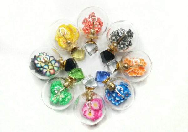 Doppelkugel-Ohrstecker Blümchen & Früchte Füllung